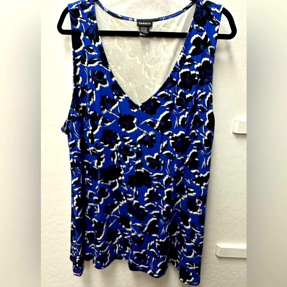 Torrid sleeveless top. Size 3. EUC